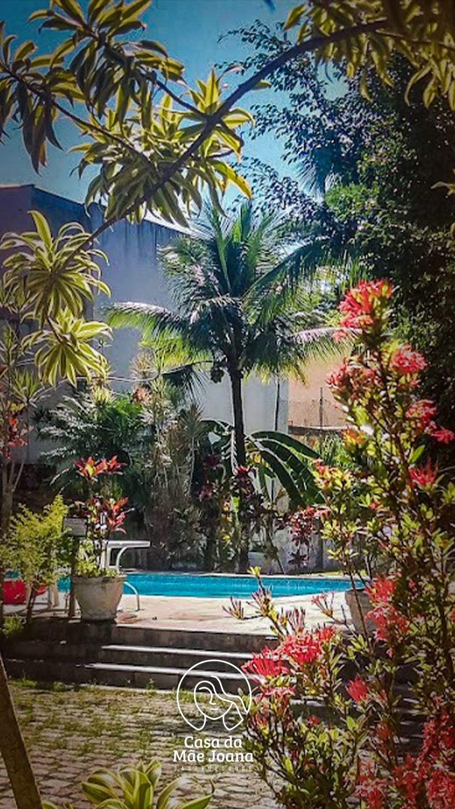 Piscina com flores